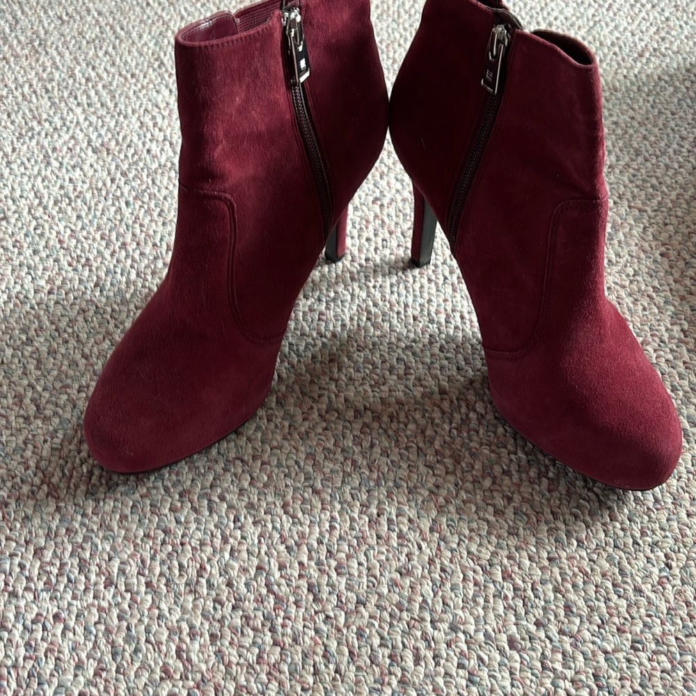 Rockport Red Heeled Boots for Chic Style